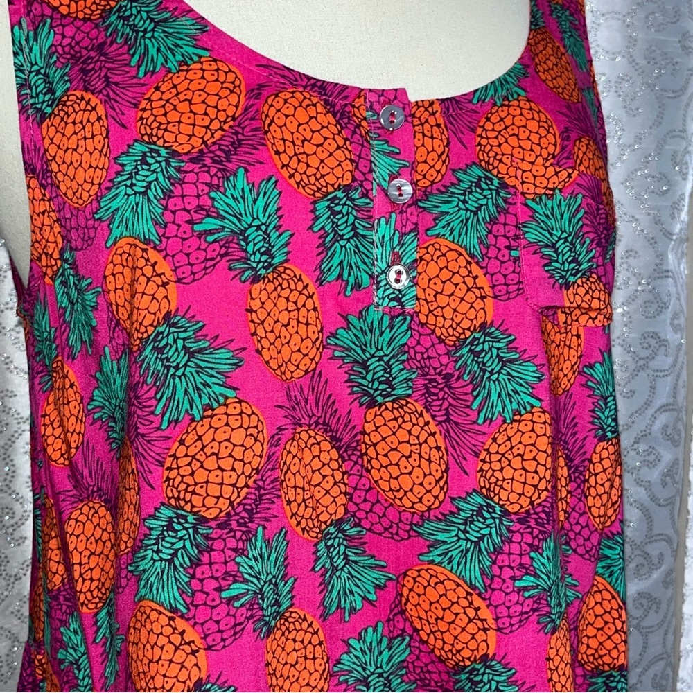 Get Ready to Turn Heads with This Pineapple Fun Flowing Crop Tank Top!